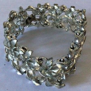 Lisner Silver Tone Leaf Bracelet